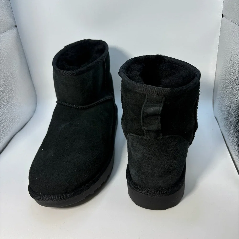 Kirkland Signature Shearling Boots Women 8 Black NEW